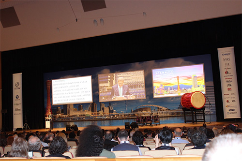 The speech can be seen on the left screen inside the main hall.